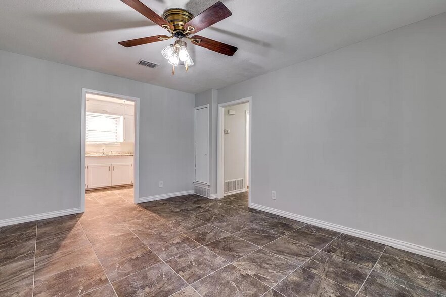 Building Photo - 1501 Ridgeview St