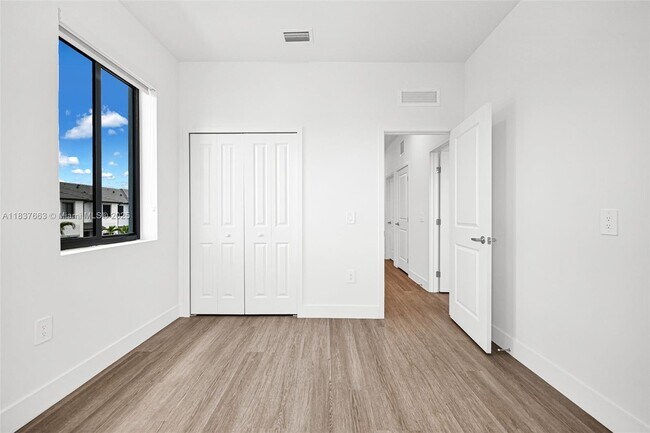 Building Photo - 34532 SW 191st Ave