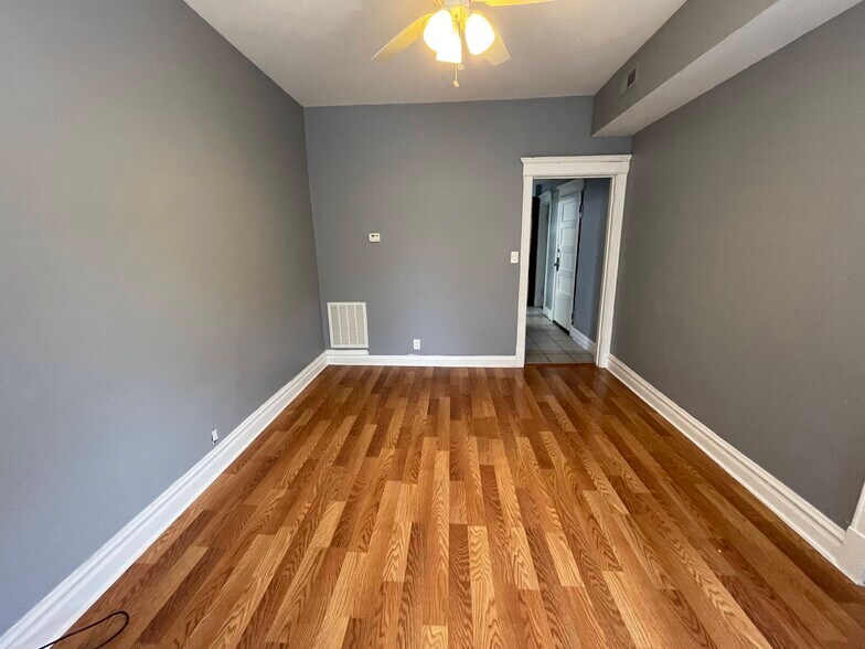 Building Photo - 2532 S Albany Ave