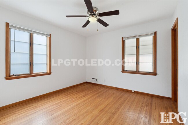 Building Photo - 3132 Mulberry St