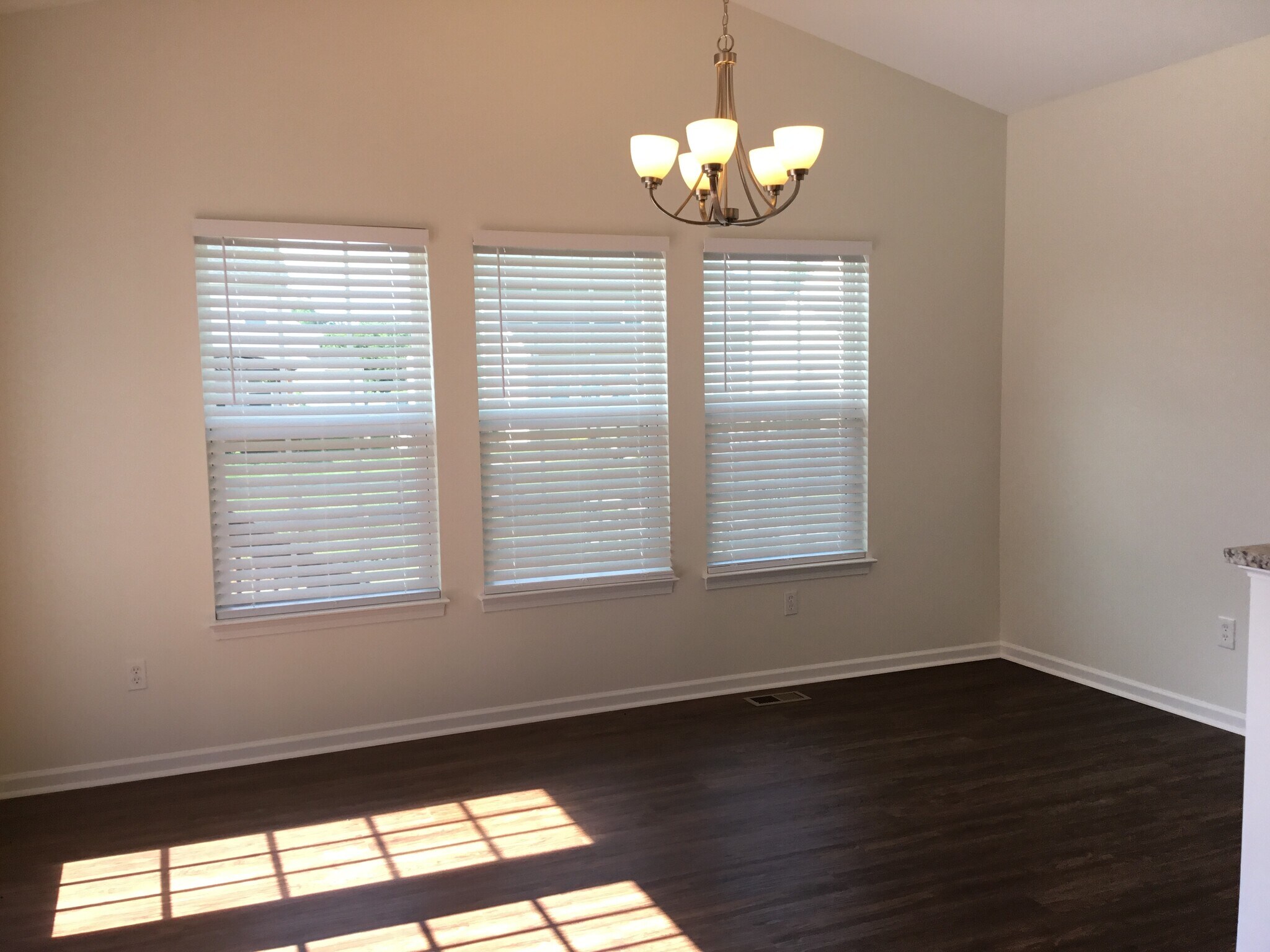 Building Photo - 1395 Apple Farm Dr