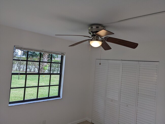 Building Photo - 4723 Oak Terrace Dr