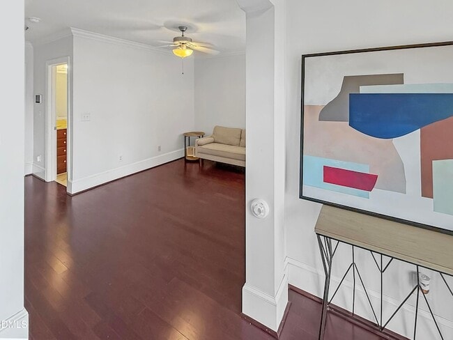 Building Photo - 184 Finsbury St