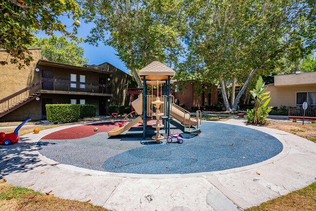 Building Photo - 18350 Hatteras St