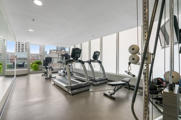 Building Photo - 550 N Saint Clair St