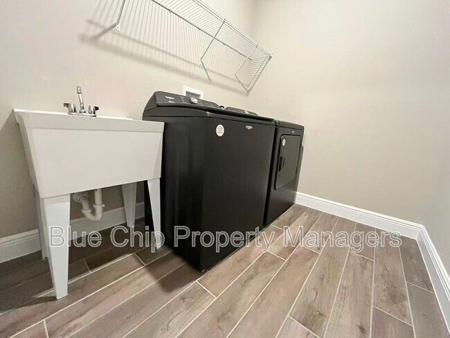 Building Photo - 368 Birkdale Dr