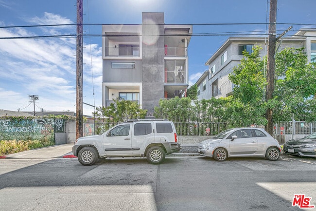 Building Photo - 747 Lillian Way