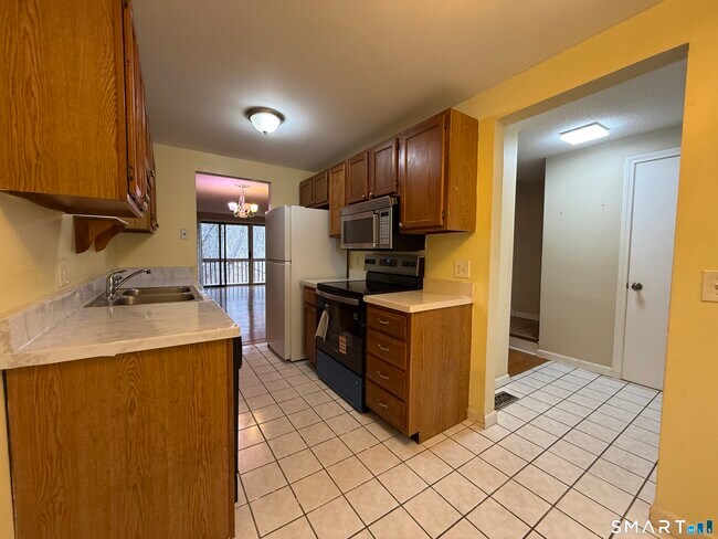 Building Photo - 32 Upper Pattagansett Rd