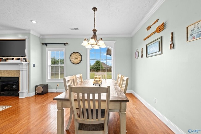 Building Photo - 25850 Iron Gate Dr