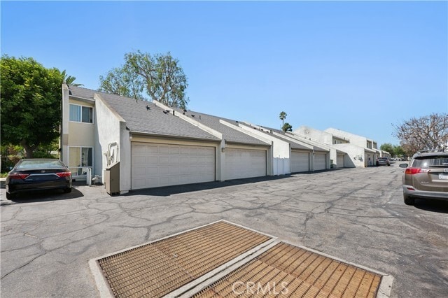 Building Photo - 25400 Oak St