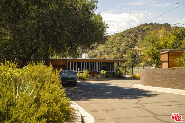 Building Photo - 541 Suncourt Terrace