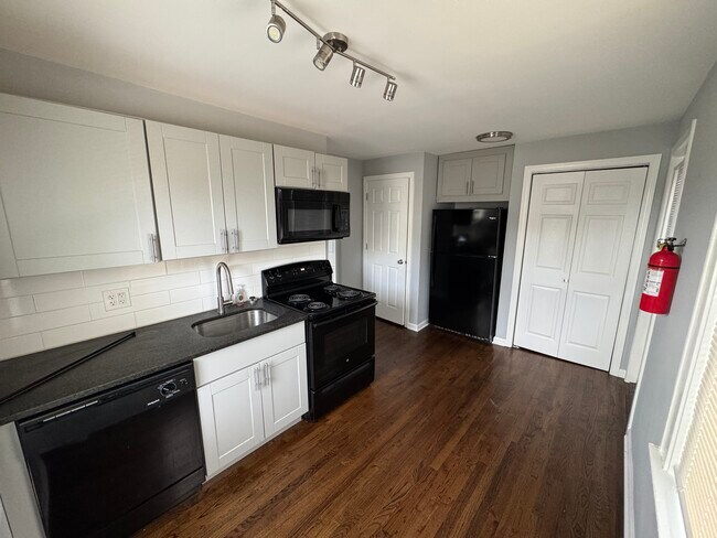 Building Photo - 437 Wheaton Ave