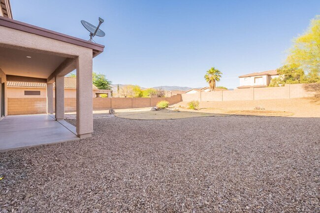 Building Photo - Pet-Friendly 4 Bedroom Rental in Tucson wi...