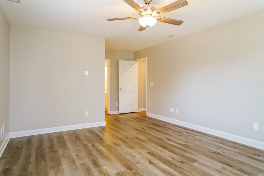 Building Photo - 983 St Catherines Dr