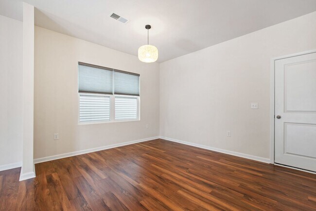 Building Photo - Charming, Well-Maintained Home in Central Morrisville!