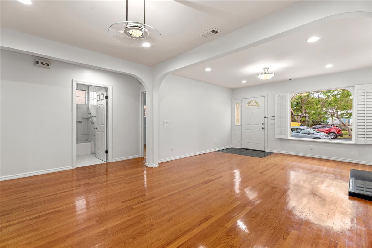 Building Photo - 2126 Selby Ave
