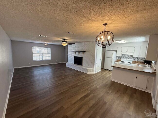 Building Photo - 6931 Falcon Dr