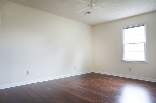 Building Photo - 318 Foxhall Ct