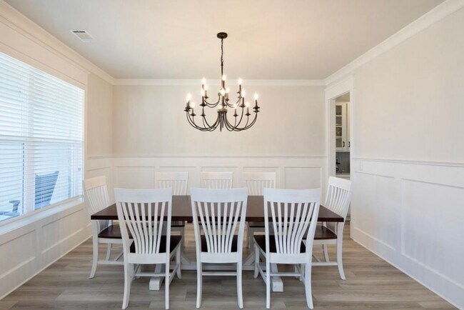 Building Photo - ONE MONTH FREE ON A 14 MONTH LEASE SPECIAL!! TOUR TODAY!