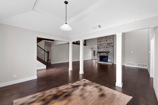 Building Photo - 207 Fresh Meadow Dr