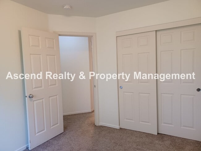 Building Photo - Lower Pirce! 3 Bed Townhome 1 Car Garage Backs to Greenspace Close to Parks, Intel, Nike, Columbi...