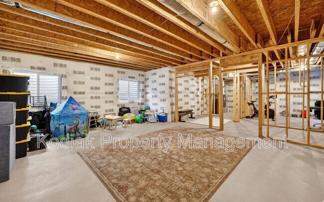Building Photo - 979 Shoreline Dr