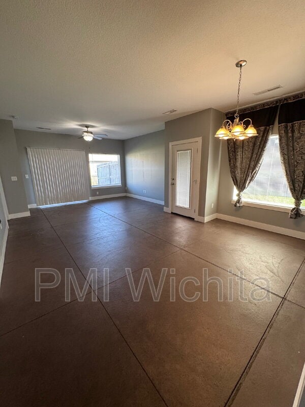 Building Photo - 5542 N Edwards