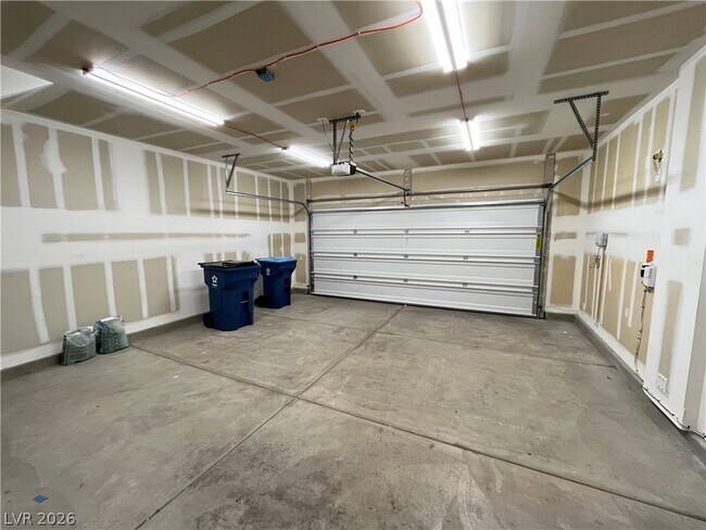 Building Photo - 7052 Fossil Lake St