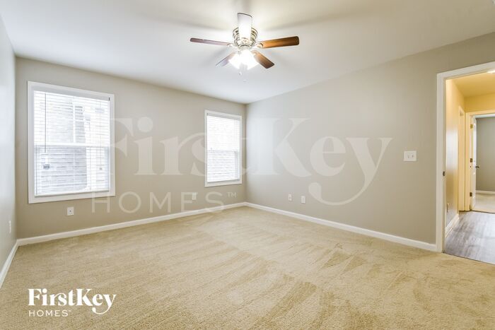 Building Photo - 18 E Newnan Rd