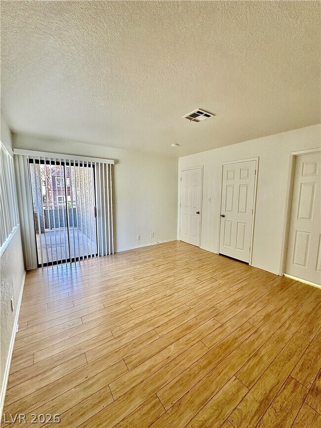 Building Photo - 5042 S Rainbow Blvd