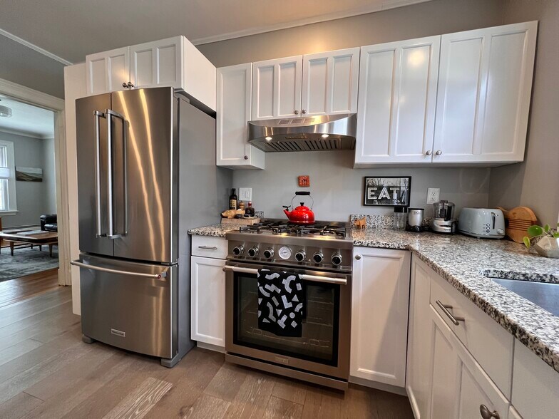Building Photo - 450 Preble St