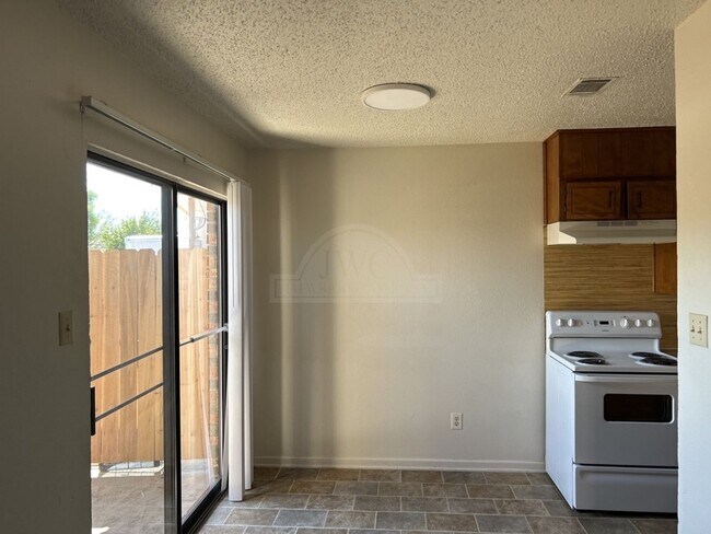 Building Photo - 3707 Hereford Ln