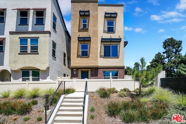 Building Photo - 725 Daniel Freeman Cir