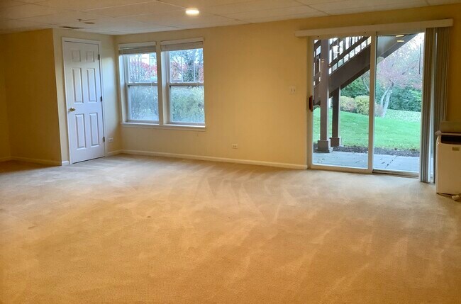 Building Photo - 75 Woodview Dr