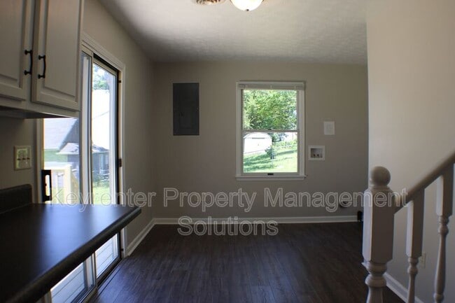 Building Photo - 509 5th St