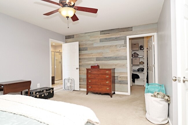 Building Photo - Spring Creek Living! Pet-Friendly Townhome
