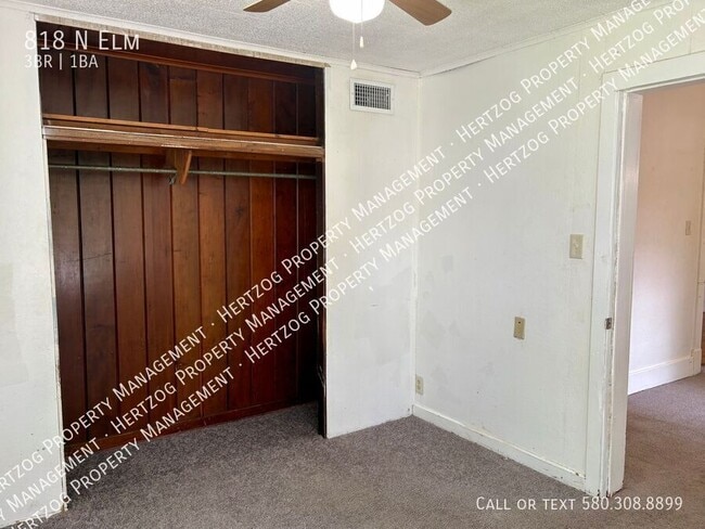 Building Photo - 818 N Elm-