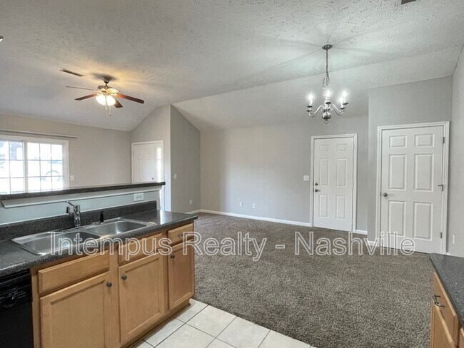 Building Photo - 553 Rose Cottage Cir