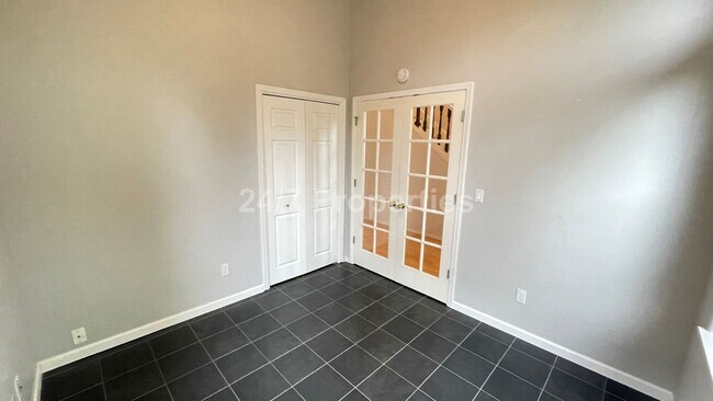 Building Photo - Inviting 3 BD | 2.5 BA Home w/ Massive Bac...
