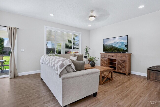 Building Photo - Beautiful South Meridian Home