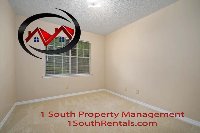 Building Photo - 2205 Woodhillcrest Dr