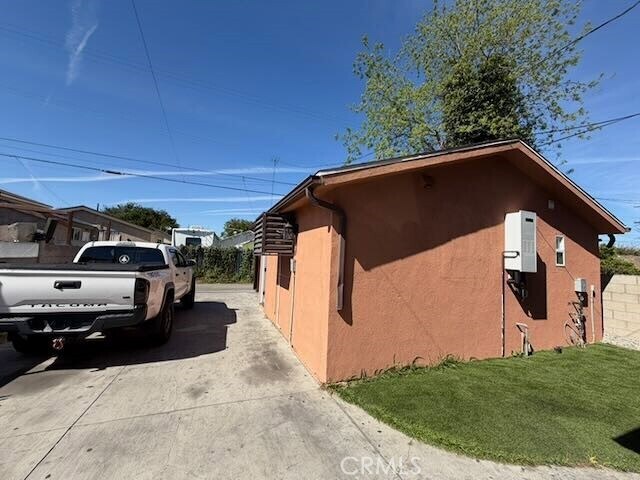 Building Photo - 227 E 84th St