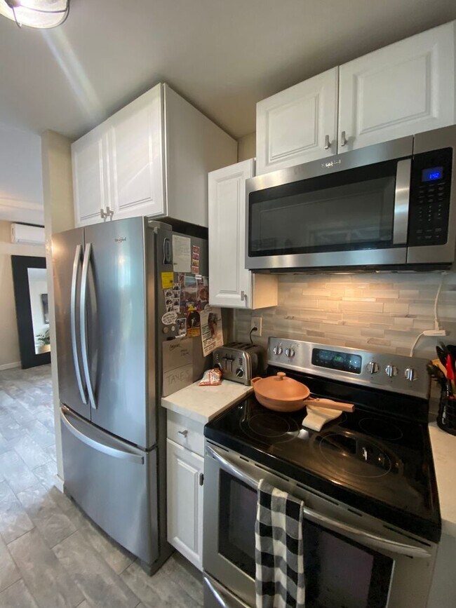 Building Photo - Gorgeous, Spacious 3 bed / 1 bath located near Encanto, San Diego!