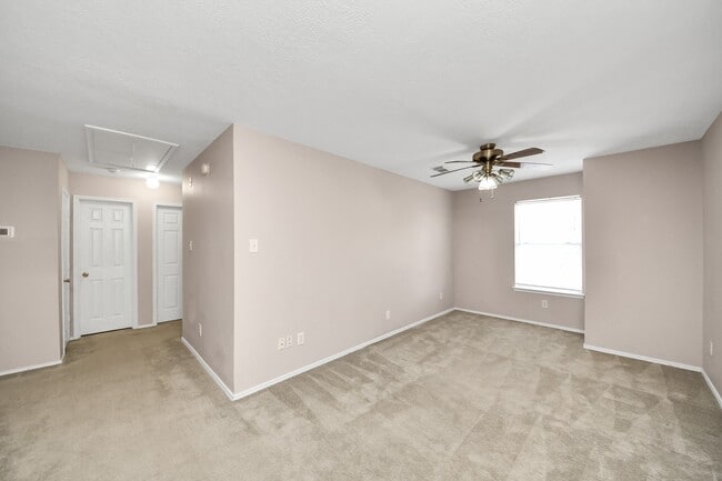 Building Photo - 3919 Vauxhall Dr S