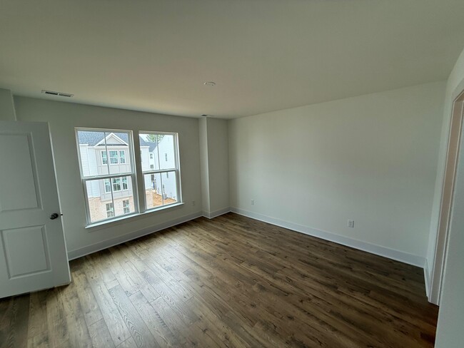 Building Photo - 15342 Oasis Sun Aly