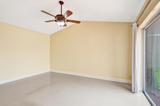 Building Photo - 17866 SW 10th Ln