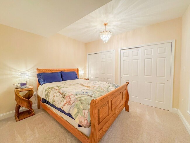 Building Photo - Lavish 4 Bed 3.5 Bath Home With Sunroom & Large Recreation Room In Desired South Riding