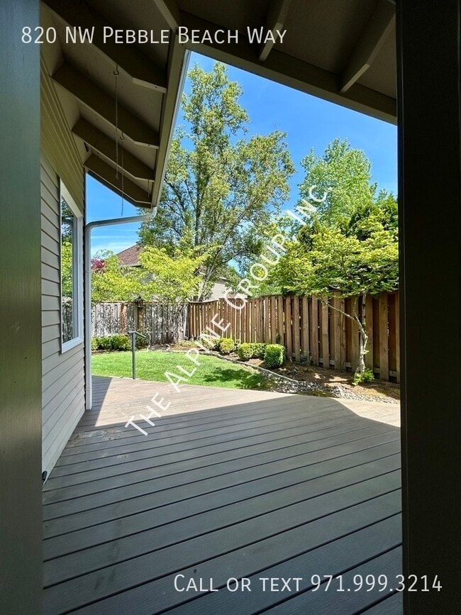 Building Photo - 820 NW Pebble Beach Way