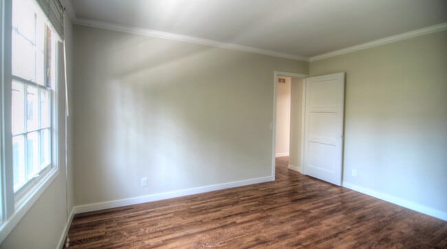 Building Photo - 2121 Middlefield Rd