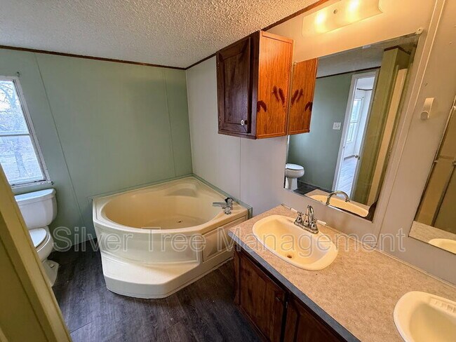 Building Photo - 236 Lark Meadow Dr